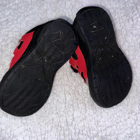 3/$15 OshKosh Sandals🌺 - Picture 2 of 2